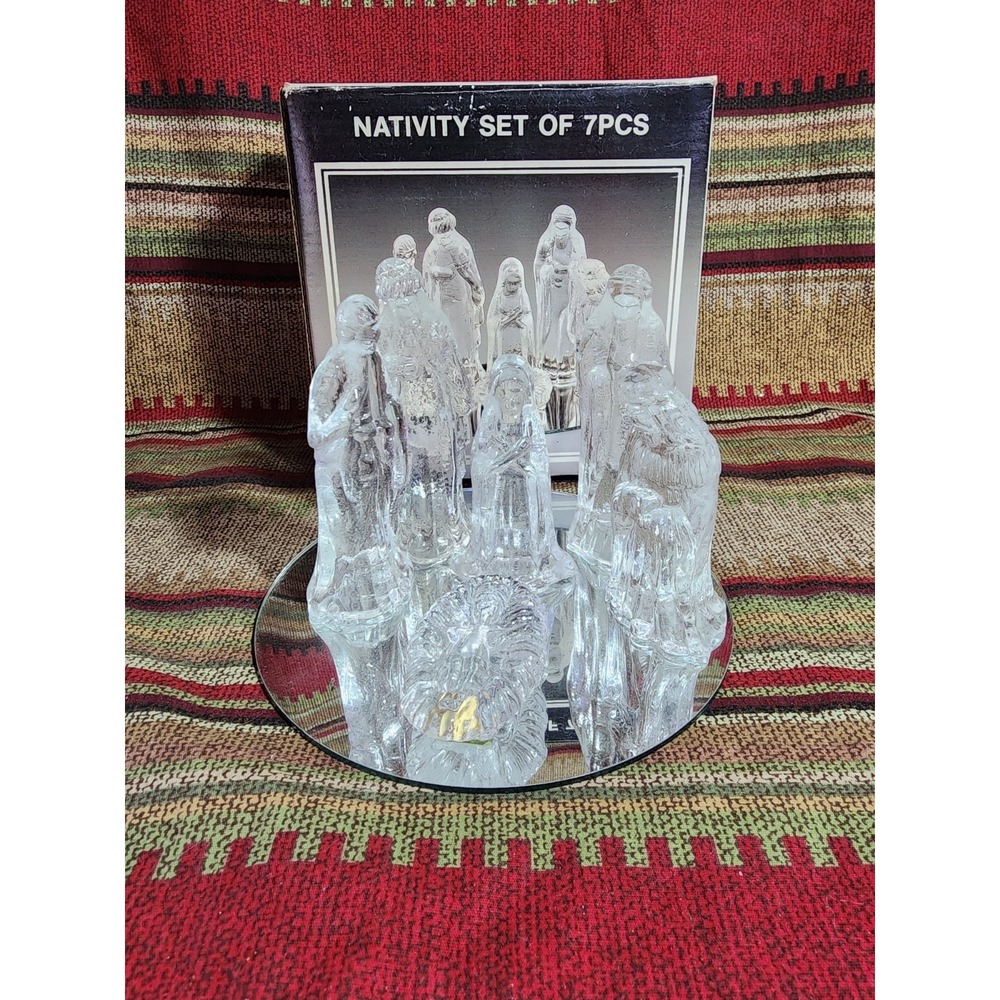 Nativity Scene Set OF 7 Pieces (6 GLASS FIGURINES WITH MIRROR)